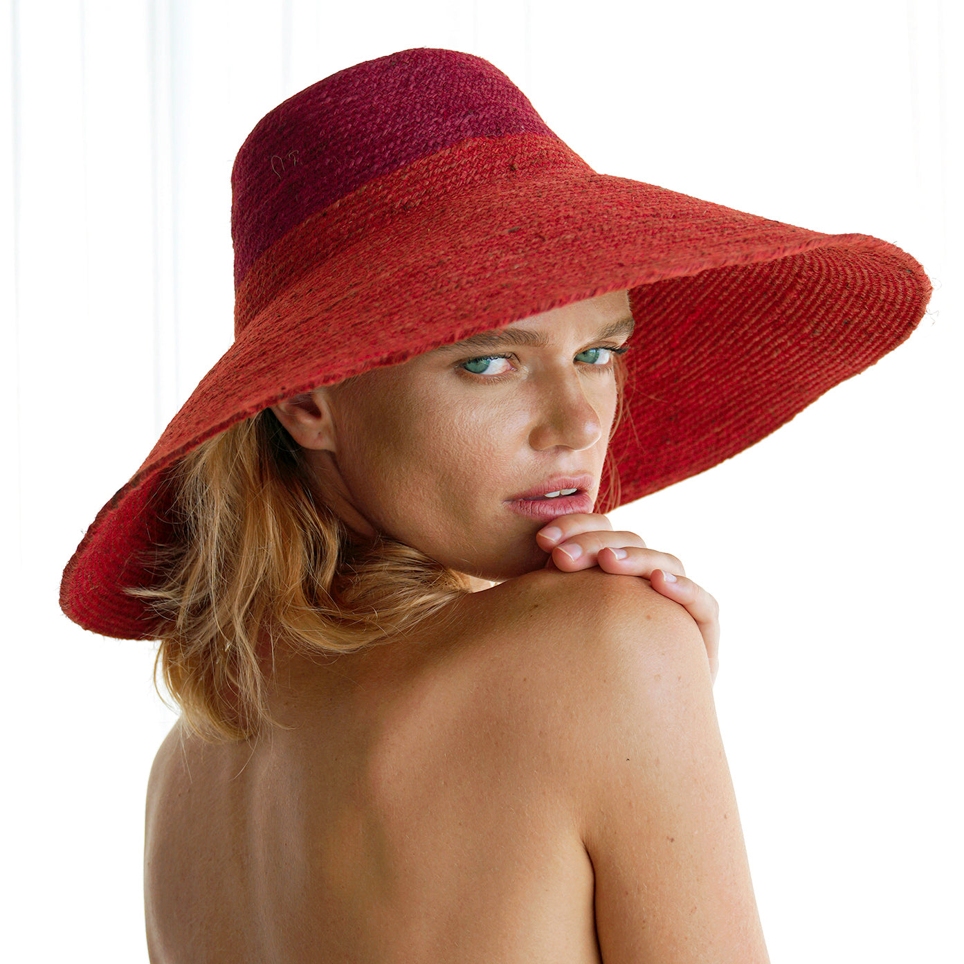 RIRI Duo Jute Handwoven Straw Hat In Red & Maroon